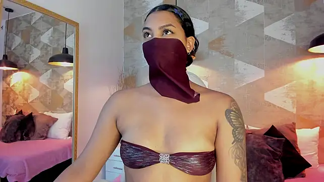 LalilaBrunettee's Webcam Show