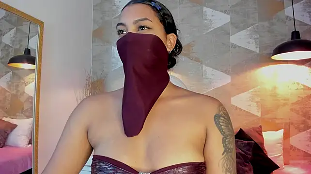 LalilaBrunettee's Webcam Show