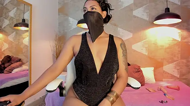 LalilaBrunettee – webcam-show