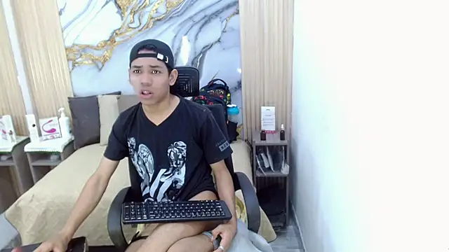 Show modela DaviidBuckx_ na web-kameri