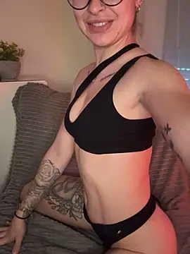 Alyssa-Schwarz Show in webcam