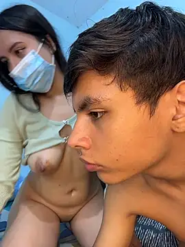 two_cam_latin: διαδικτυακό σόου στην κάμερα