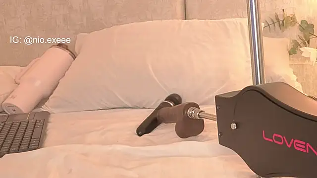 Nioki_ Show in webcam
