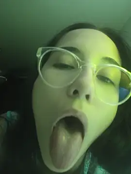 Pertunjukan Kamera Web isaaabelaaa