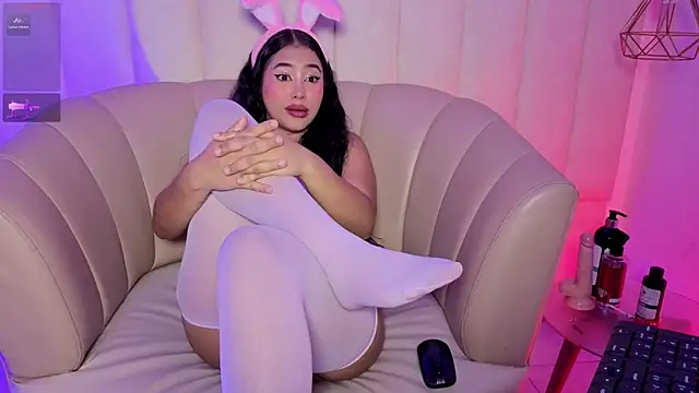 NicoleJons_ Adlı Modelin Canlı XXX Sohbeti