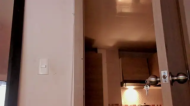 Laurenn_Sweet's Live Chat Room