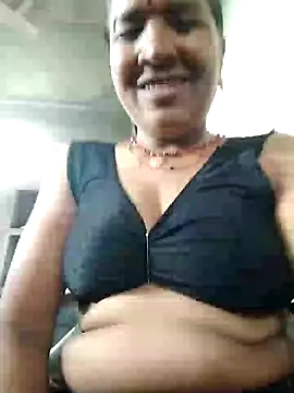 Loomaraj's Live Sex Cam Show