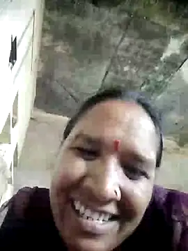 Loomaraj Pertunjukan Webcam