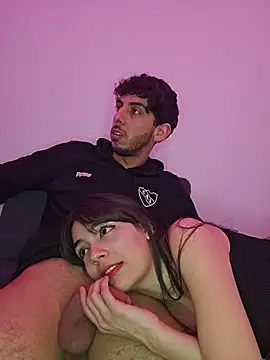 LeoyNicky98 Show in webcam