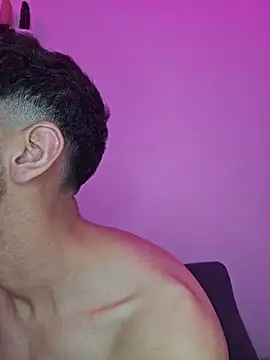 LeoyNicky98 Adlı Modelin Canlı XXX Sohbeti