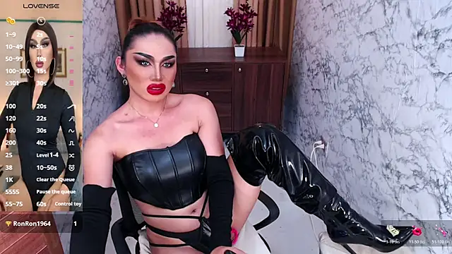 Victorias_DomWorld Show in webcam