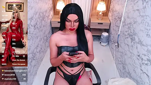 Victorias_DomWorld Show in webcam