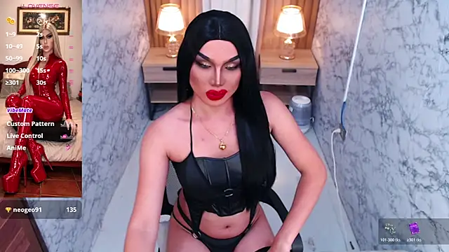 Victorias_DomWorld Show in webcam