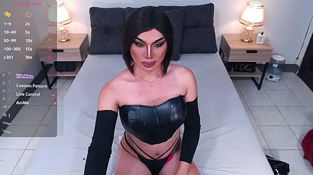 Victorias_DomWorld Show in webcam
