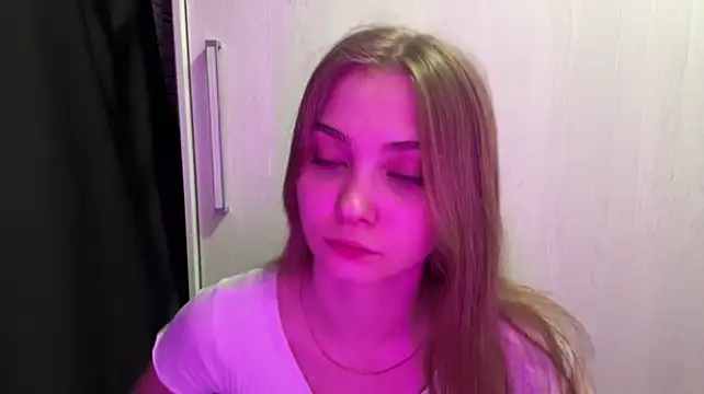 Babysmall_girl: διαδικτυακό σόου στην κάμερα