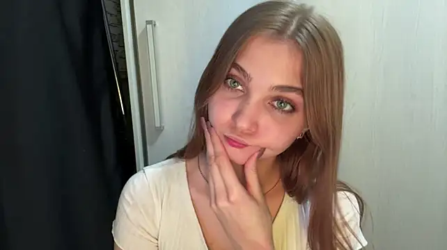 Pokazy przed kamerką – Babysmall_girl