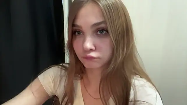 Babysmall_girl Adlı Modelin Web Kamerası Şovu