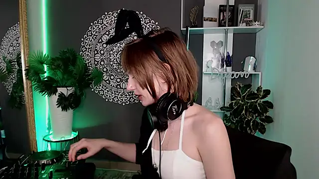 EchoScribe Adlı Modelin Canlı XXX Sohbeti