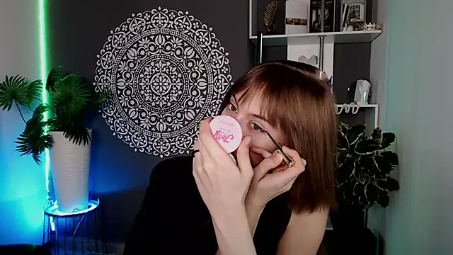 EchoScribe Adlı Modelin Canlı XXX Sohbeti