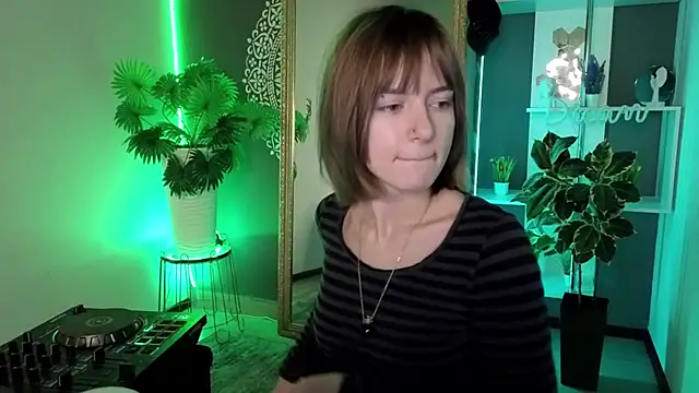 EchoScribe Adlı Modelin Canlı XXX Sohbeti