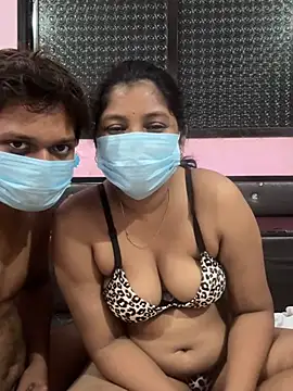 sexy_nisu: διαδικτυακό σόου στην κάμερα