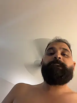 Pertunjukan Kamera Web ThatBeardDude