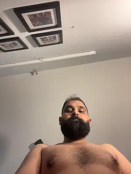 Show modela ThatBeardDude na web-kameri