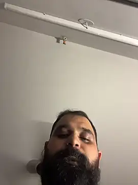 הופעת וובקאם של ThatBeardDude
