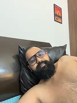 Show modela ThatBeardDude na web-kameri