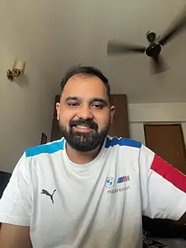 ThatBeardDude Show in webcam