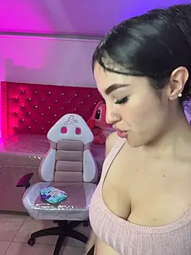babyy_nicols_m – Live XXX-chat