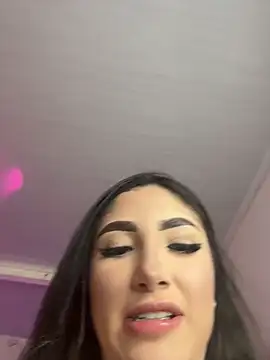 צ'אט XXX בשידור חי של babyy_nicols_m