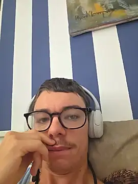 Maxmercer20 Show in webcam