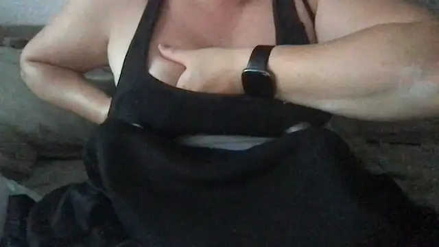 FlirtyFrayaXX's Webcam Show