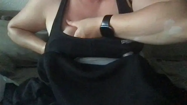 XXX chat uživo modela FlirtyFrayaXX