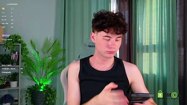 moon_Gloww Show in webcam