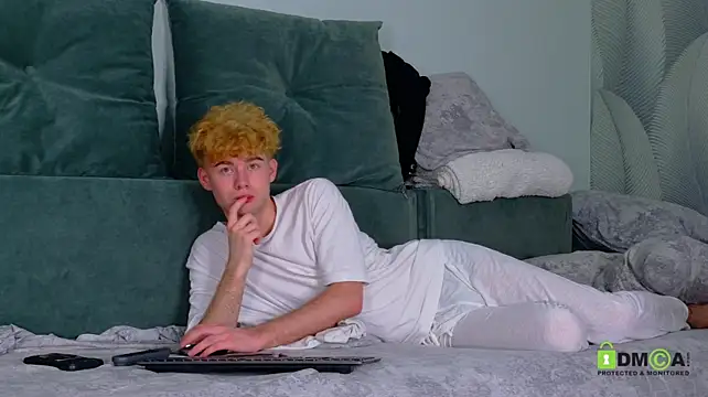 moon_Gloww's Webcam Show