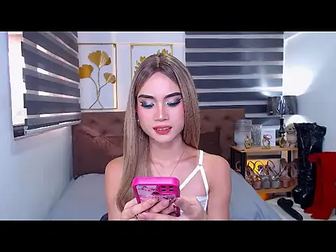 JuicyCockThea Chat XXX in diretta