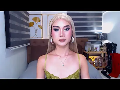 JuicyCockThea Show in webcam