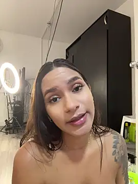הופעת וובקאם של amara_wet04