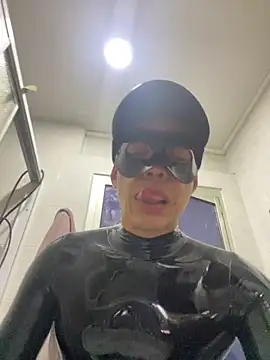 RubberGummi: διαδικτυακό σόου στην κάμερα