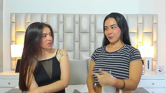 عرض كام paola_katy_dicks