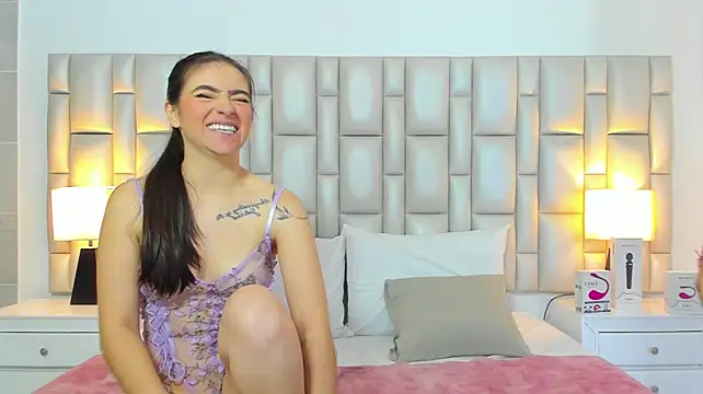 paola_katy_dicks' Webcam Show