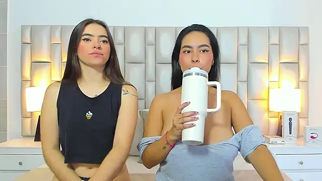 paola_katy_dicks' Webcam Show