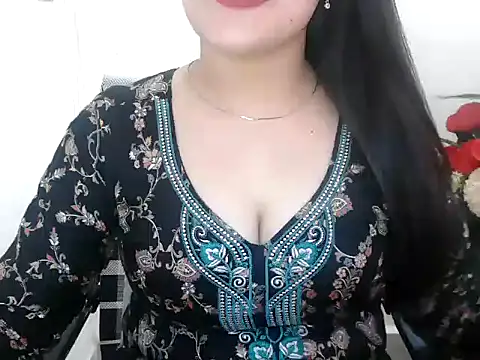 _chitranshi Adlı Modelin Canlı XXX Sohbeti