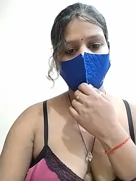 הופעת וובקאם של hotyrani07