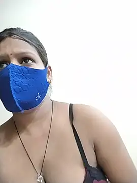 hotyrani07's Webcam Show