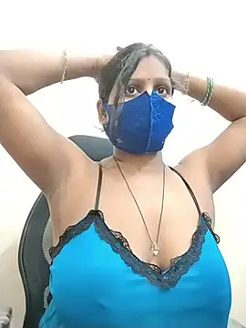 הופעת וובקאם של hotyrani07