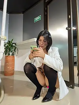 iris_cuteface Chat XXX live