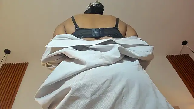 samaraa_smith1 Adlı Modelin Canlı XXX Sohbeti